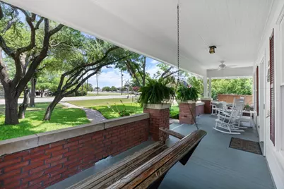 810 E University Avenue, Georgetown, TX 78626 - Photo 4