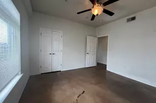 910 W 25th St, Austin, TX 78705 - Photo 16