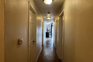 910 W 25th St, Austin, TX 78705 - Photo 8