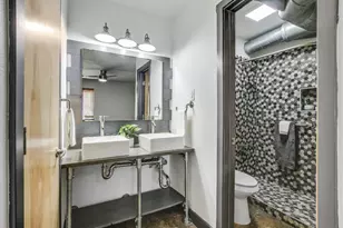 2124 Burton Dr, Austin, TX 78741 - Photo 18