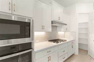 313 W Faulkner St, Liberty Hill, TX 78642 - Photo 8