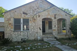 418 Wichita St, Lockhart, TX 78644 - Photo 1