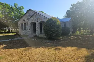 418 Wichita St, Lockhart, TX 78644 - Photo 2