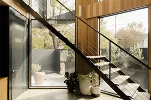 2302 E 11th St, Austin, TX 78702 - Photo 14