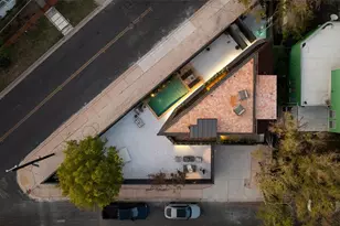 2302 E 11th St, Austin, TX 78702 - Photo 4