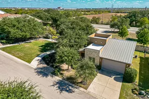220 Jumping Laurel St, San Marcos, TX 78666 - Photo 2