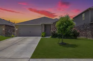 424 Sebring Cir, Hutto, TX 78634 - Photo 2