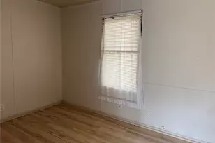 374 Plum St, Bastrop, TX 78602 - Photo 10