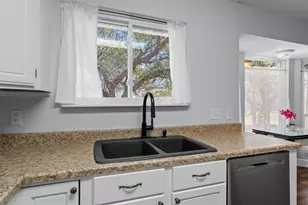 411 Bonita Vista Dr, Buda, TX 78610 - Photo 10