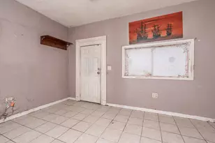 305 E Main St, Florence, TX 76527 - Photo 4