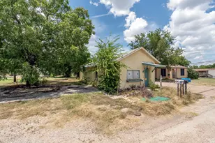 305 E Main St, Florence, TX 76527 - Photo 2