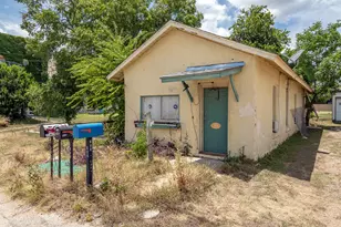305 E Main St, Florence, TX 76527 - Photo 1