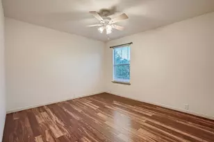 215 Spruce Dr, Kyle, TX 78640 - Photo 4