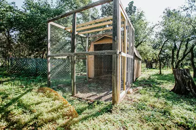 204 E Lakeshore Drive, Dripping Springs, TX 78620 - Photo 30