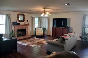 1110 Mountain View Dr, Pflugerville, TX 78660 - Photo 2