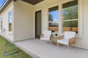 122 W Pauwela Ln, Bastrop, TX 78602 - Photo 6