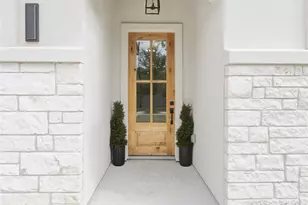 122 W Pauwela Ln, Bastrop, TX 78602 - Photo 2