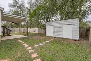 304 S Main St, Elgin, TX 78621 - Photo 24
