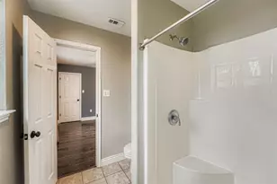 304 S Main St, Elgin, TX 78621 - Photo 18