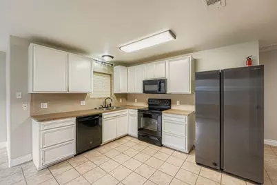 304 S Main Street, Elgin, TX 78621 - Photo 12