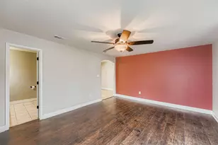 304 S Main St, Elgin, TX 78621 - Photo 10