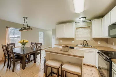 304 S Main Street, Elgin, TX 78621 - Photo 2