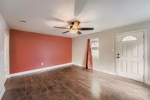 304 S Main St, Elgin, TX 78621 - Photo 8