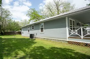 404 Rivers St, Smithville, TX 78957 - Photo 20