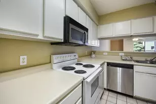 501 W 26th St, Austin, TX 78705 - Photo 2