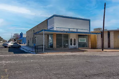 702 Upton Avenue, Schulenburg, TX 78956 - Photo 2