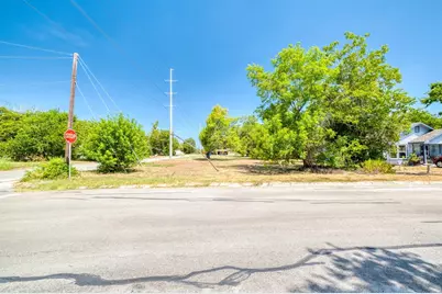 1003 Fifth Street, Lockhart, TX 78644 - Photo 4
