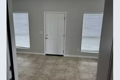 313 NW Carlos G Parker Boulevard NW, Taylor, TX 76574 - Photo 2