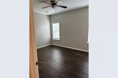 313 NW Carlos G Parker Boulevard NW, Taylor, TX 76574 - Photo 10