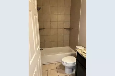 313 NW Carlos G Parker Boulevard NW, Taylor, TX 76574 - Photo 4