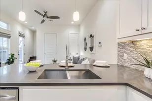 1106 Lambie St, Austin, TX 78702 - Photo 4