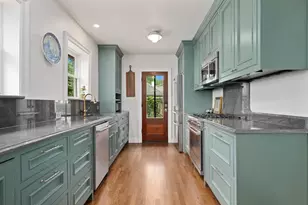 1908 W 37th St, Austin, TX 78731 - Photo 8