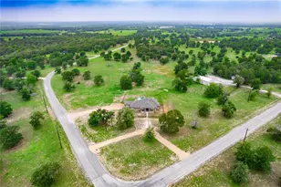 494 Flash Cir, Luling, TX 78648 - Photo 2