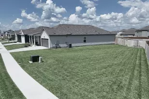 124 Blazilmar Ln, Taylor, TX 76574 - Photo 2