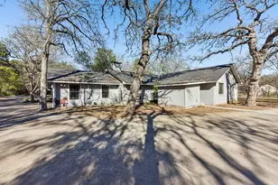 111 Post Oak Dr, Elgin, TX 78621 - Photo 34