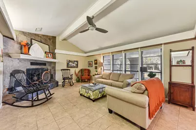 111 Post Oak Drive, Elgin, TX 78621 - Photo 4