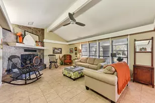 111 Post Oak Dr, Elgin, TX 78621 - Photo 4