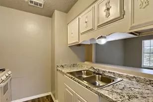 1302 Radcliff Dr, Austin, TX 78752 - Photo 4