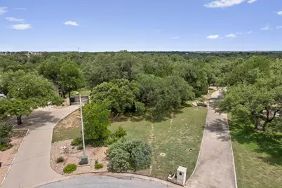 120 E Rustle Cove, Georgetown, TX 78628 - Photo 16