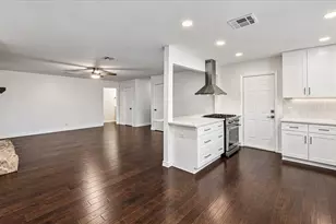 13010 Lamplight Village Ave, Austin, TX 78727 - Photo 12
