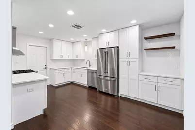 13010 Lamplight Village Avenue, Austin, TX 78727 - Photo 10