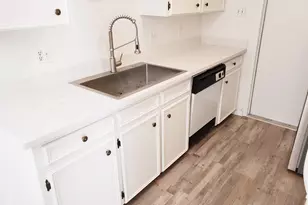 8813 Cainwood Ln, Austin, TX 78729 - Photo 8