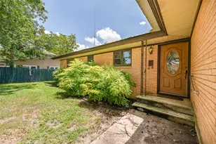 409 W Buffalo St, Caldwell, TX 77836 - Photo 2