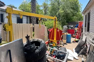 306 Burcham Ave, San Antonio, TX 78221 - Photo 12