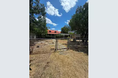 505 1/2 S Main Street S, Lampasas, TX 76550 - Photo 2