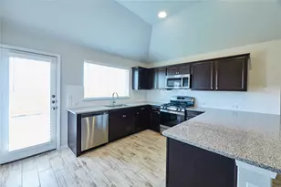 303 Trailside Ln, Bastrop, TX 78602 - Photo 8